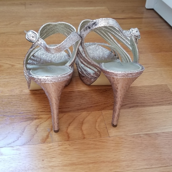 Gold Shimmery High Heel Shoes NIB *Make Offer* - Picture 3 of 7